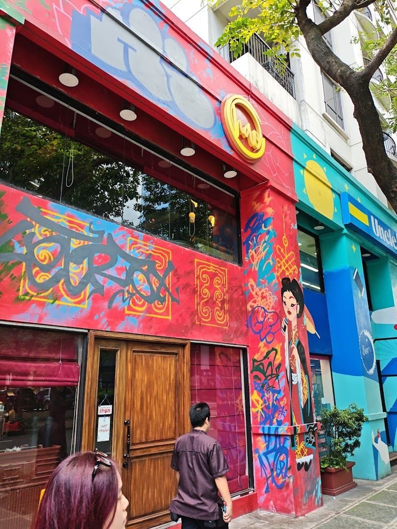 hăo restaurant colorful graffiti exterior in BGC